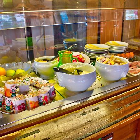 Logis Hotel Restaurant Le Chalet Du Mont Roland Sampans Екстериор снимка