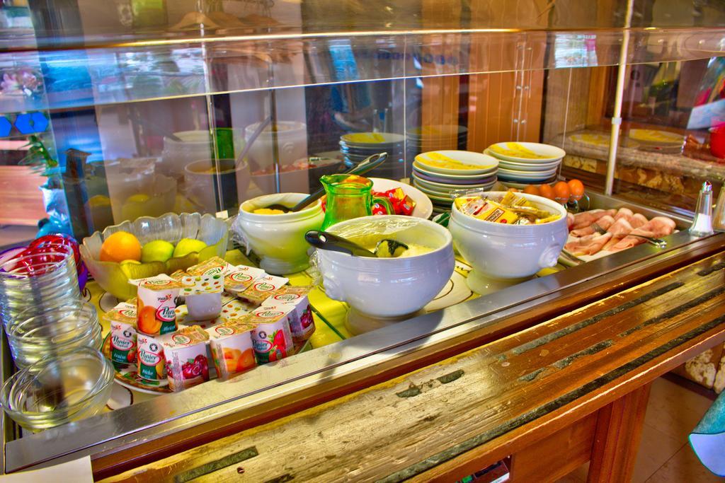Logis Hotel Restaurant Le Chalet Du Mont Roland Sampans Екстериор снимка