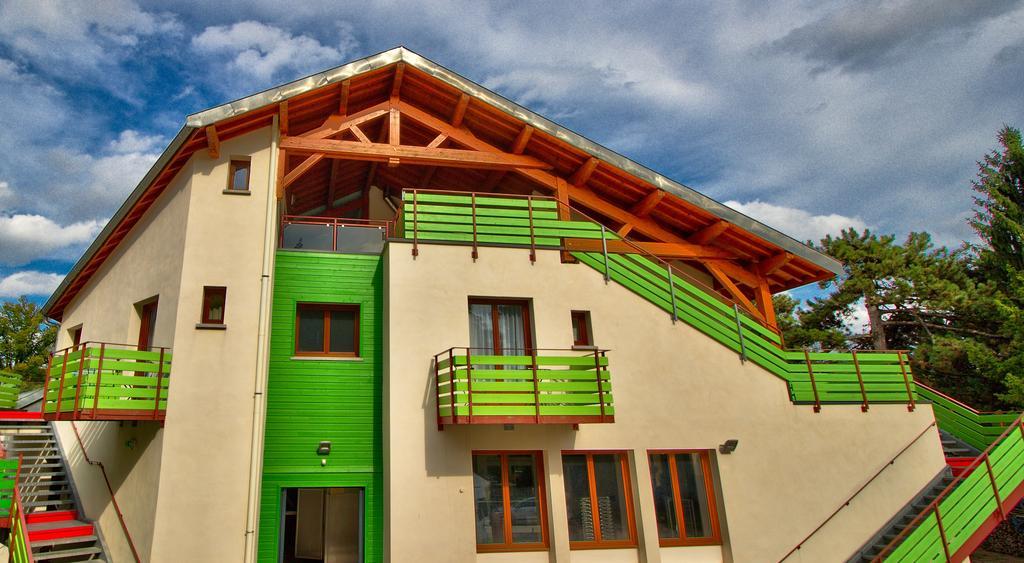 Logis Hotel Restaurant Le Chalet Du Mont Roland Sampans Екстериор снимка